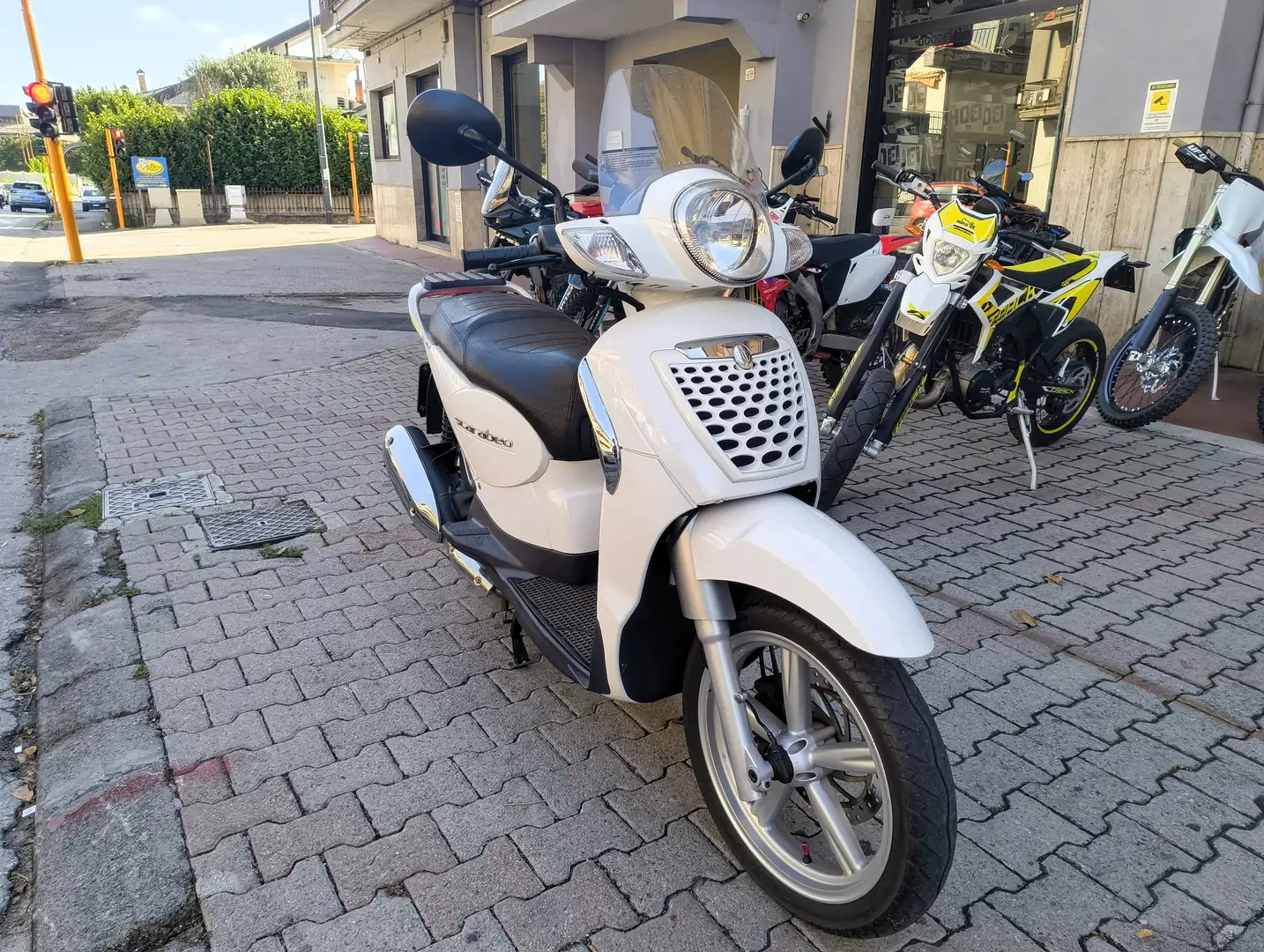 Aprilia Scarabeo 125 i.e. Wit - 2