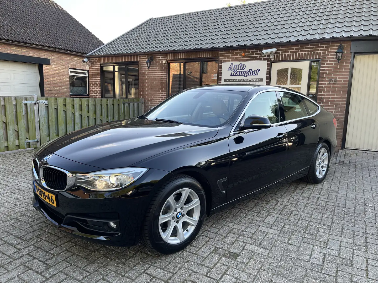 BMW 320 3-serie Gran Turismo 320i xDrive High Executive Le Schwarz - 2