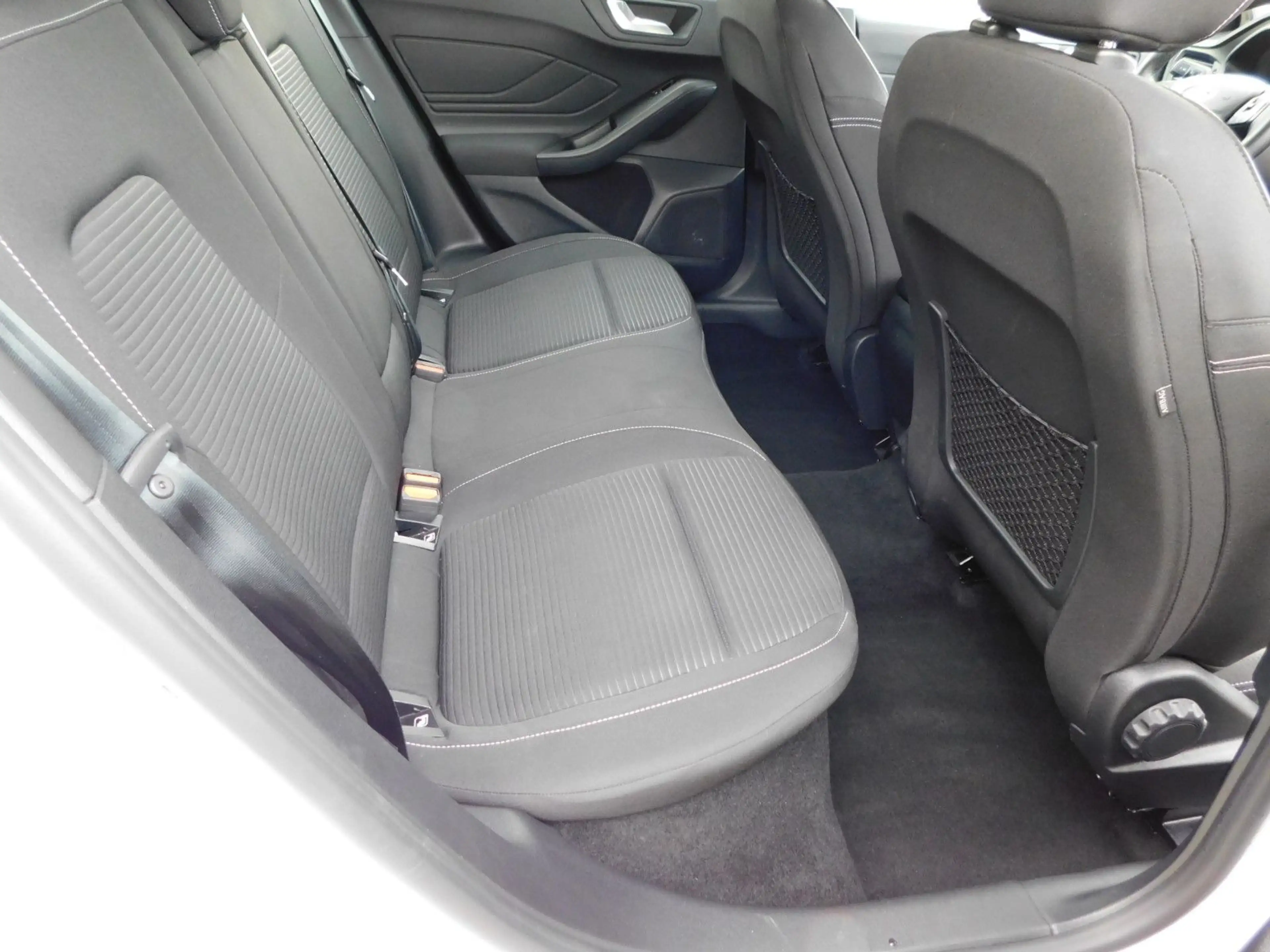 Ford Focus Turnier Titanium Automatik — photo 10