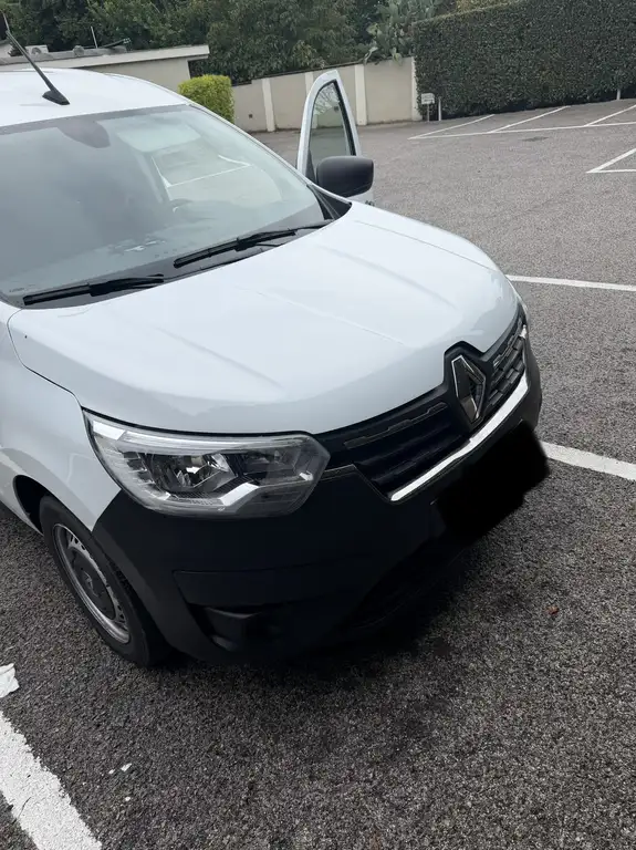 Renault Express 2023 из Европы — купить под ключ