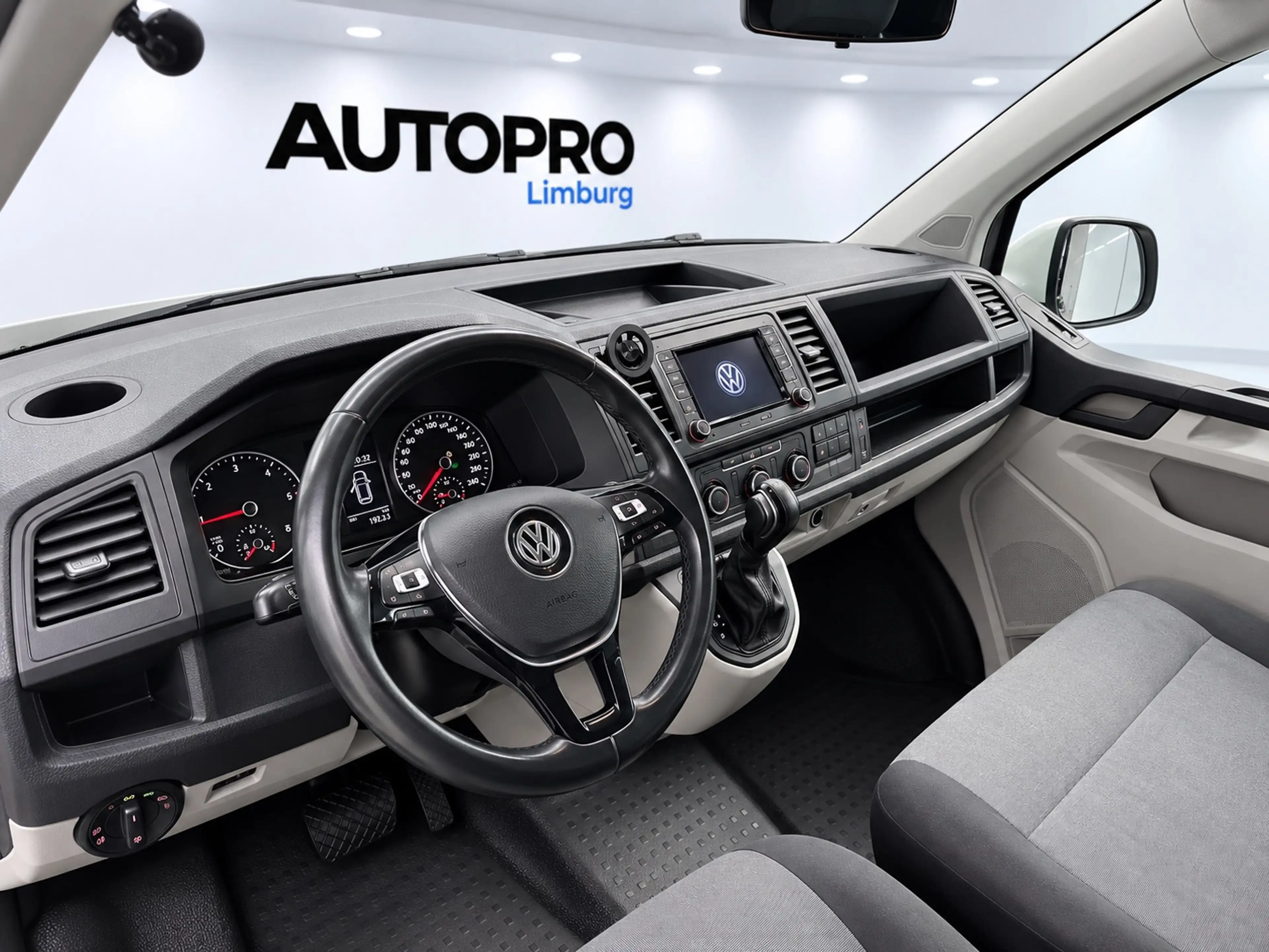 Volkswagen Transporter 2.0 TDI L1H1 28 Comfortline| DSG| Camera — photo 3