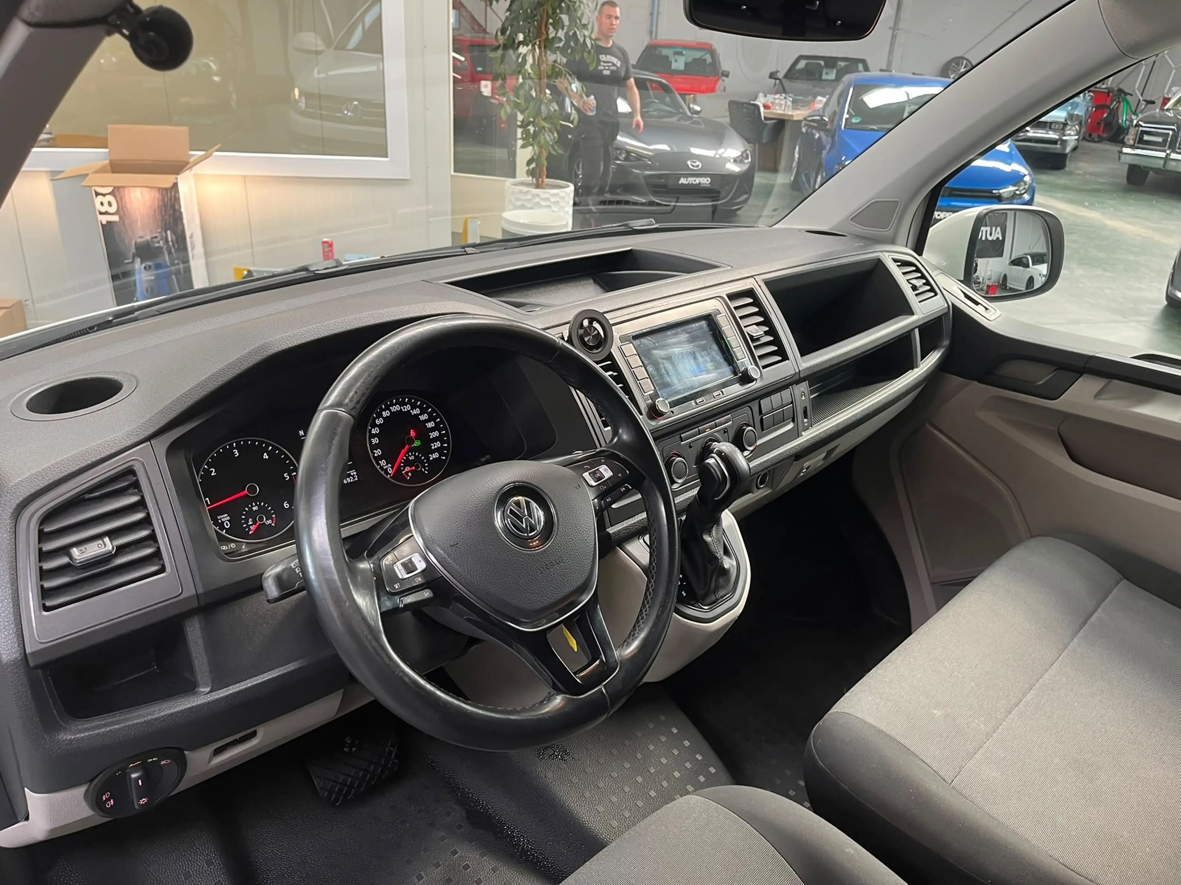 Volkswagen Transporter 2.0 TDI L1H1 28 Comfortline| DSG| Camera — photo 12