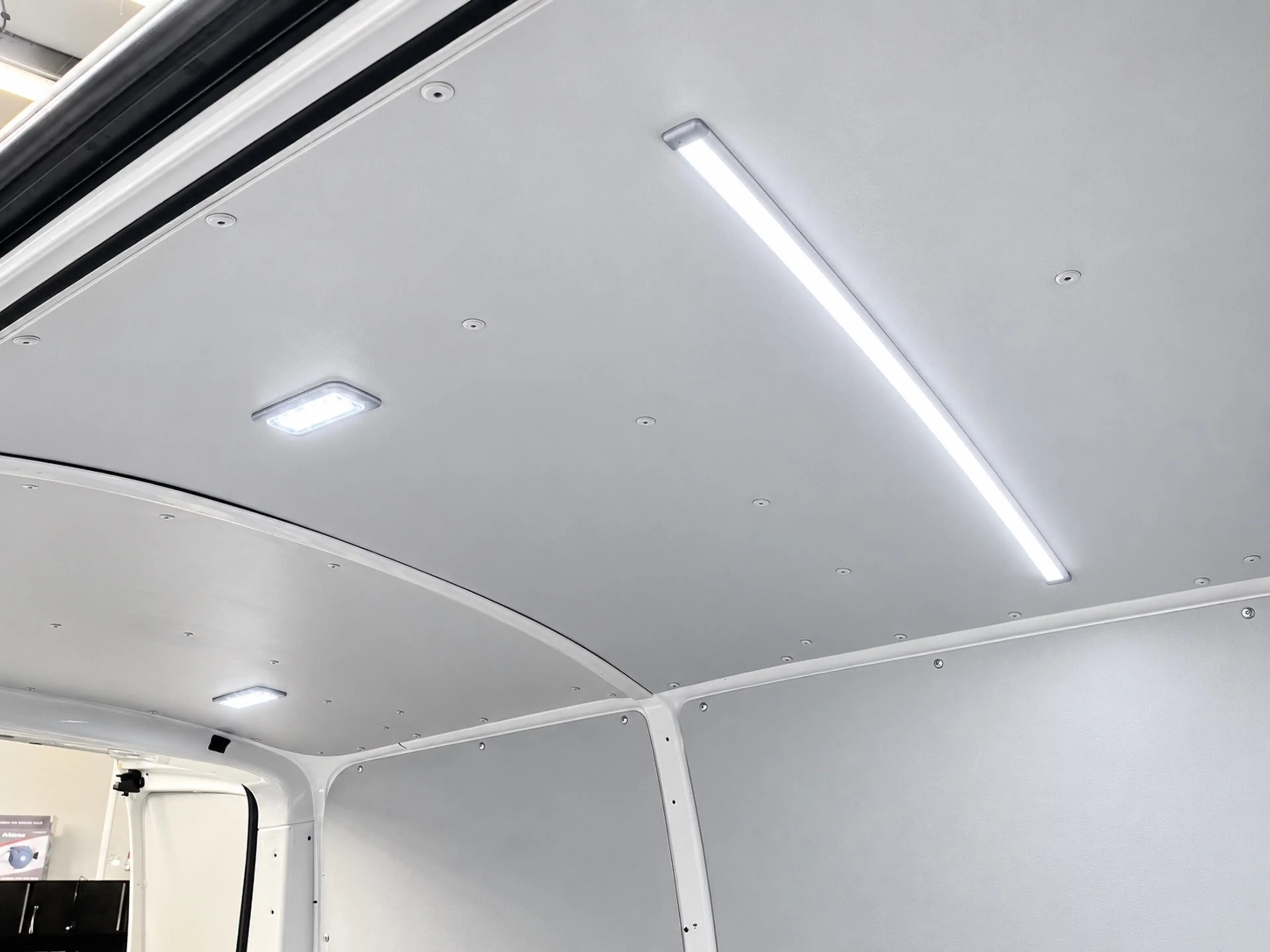 Volkswagen Transporter 2.0 TDI L1H1 28 Comfortline| DSG| Camera — photo 10