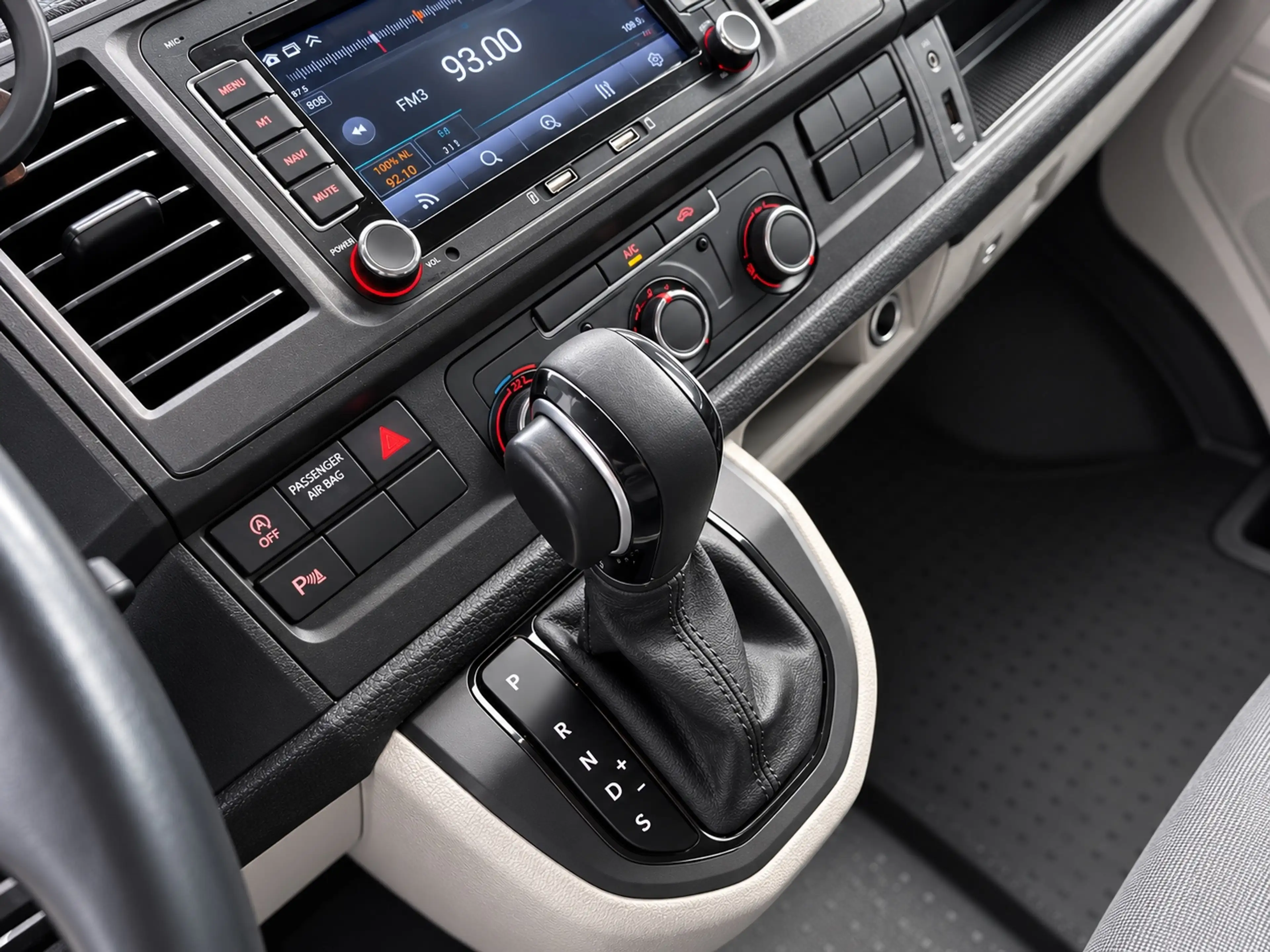 Volkswagen Transporter 2.0 TDI L1H1 28 Comfortline| DSG| Camera — photo 13