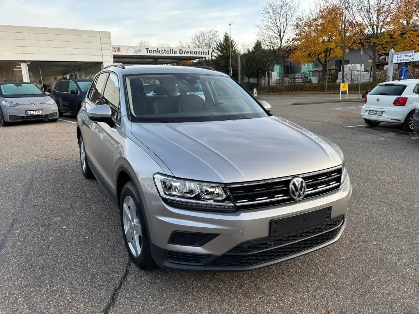 Volkswagen Tiguan Trendline Allrad / 4 Motion, AHK, LED-Scheinwerfer Grau - 1