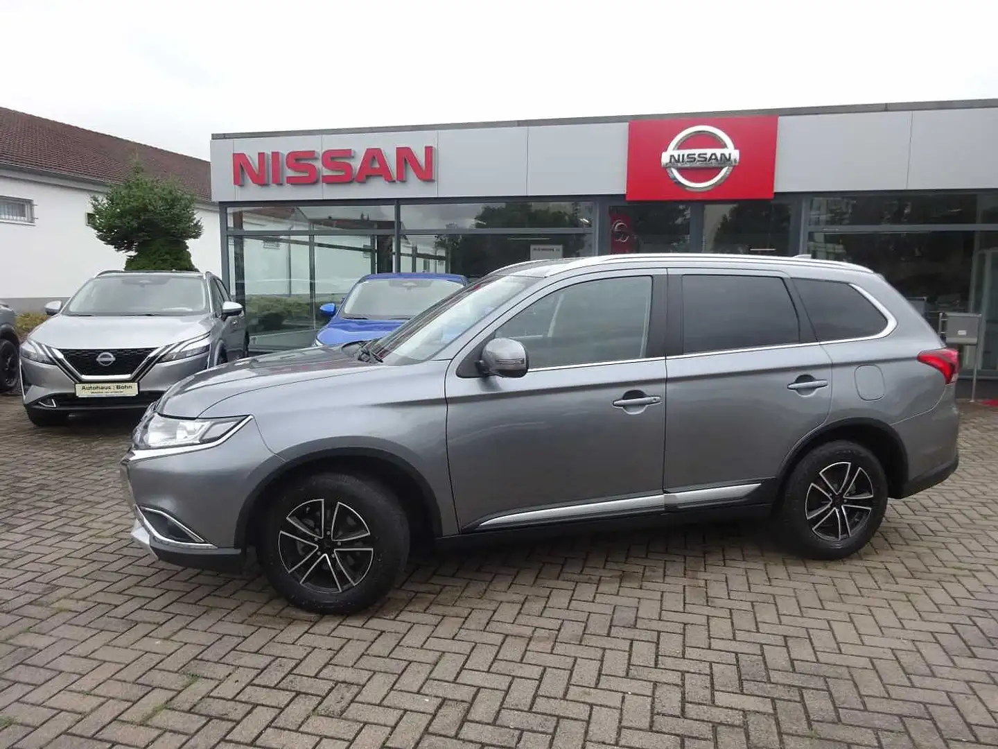 Mitsubishi Outlander 2.0 2WD EDITION100 Grau - 1