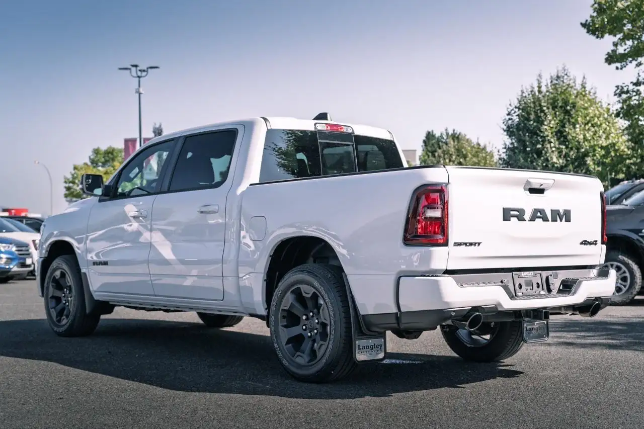 RAM 1500 снимка RAM 1500