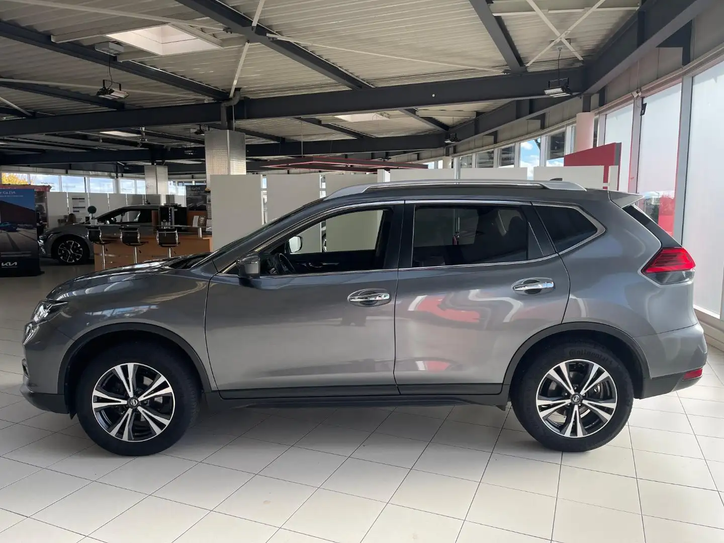 Nissan X-Trail 1.3 DIG-T N-Connecta 4x2+Navi+Alu+SHZ+++ Grau - 2
