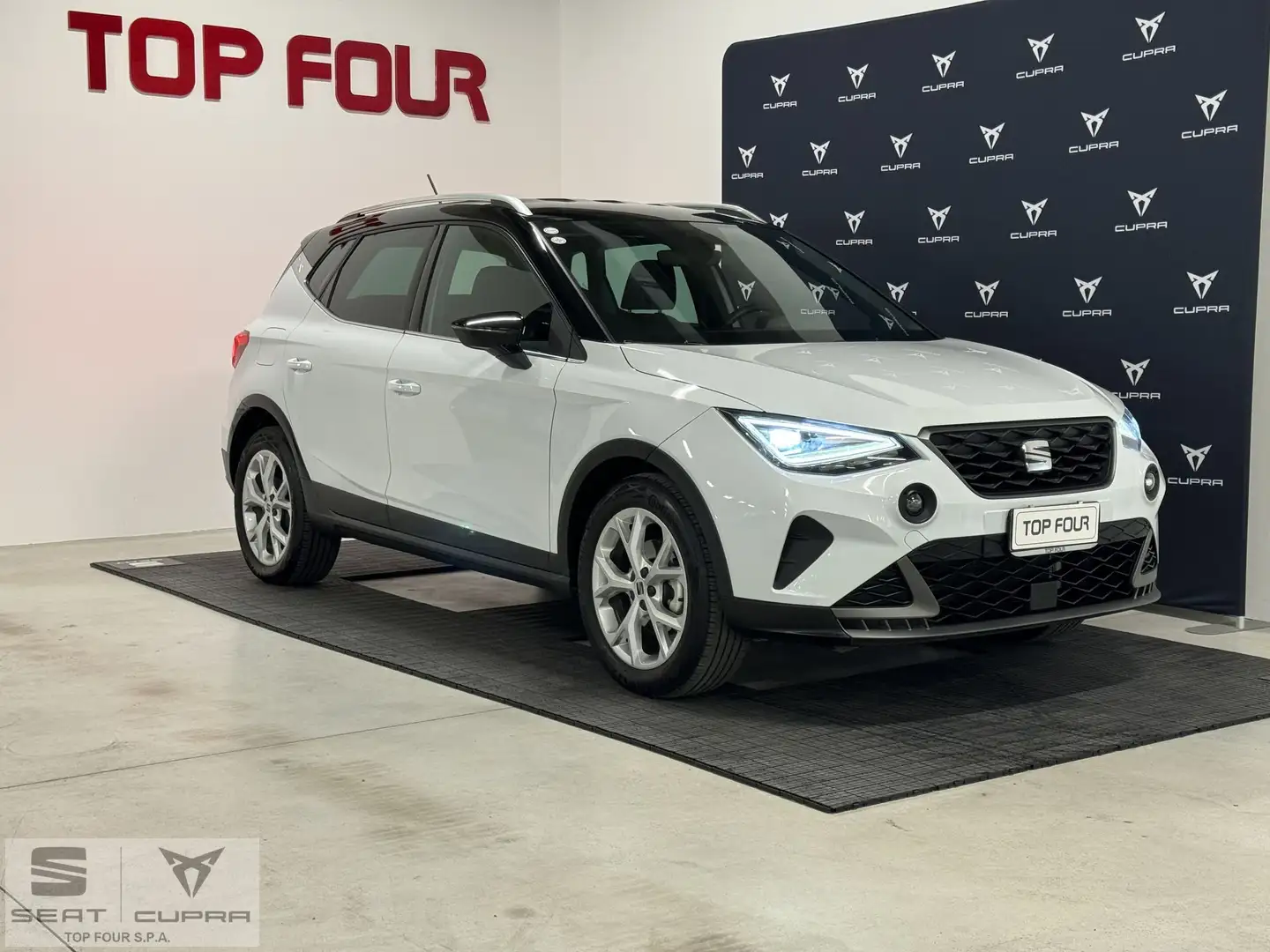 SEAT Arona 1.0 EcoTSI FR Nero - 1