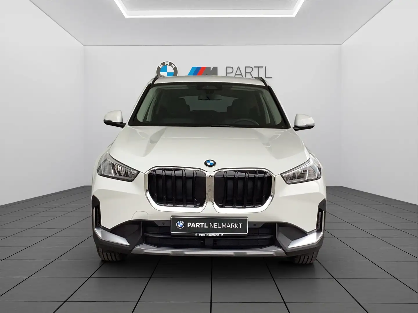 BMW X1 sDrive18i NAVI LED AHK RFK Parkassist. Wit - 2