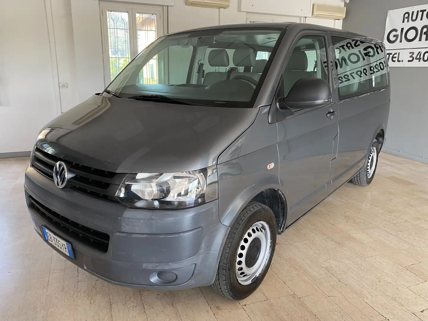 Volkswagen T5 Multivan Trasporter  Caravelle 2.0 Euro 5A 9 Posti Grigio - 2