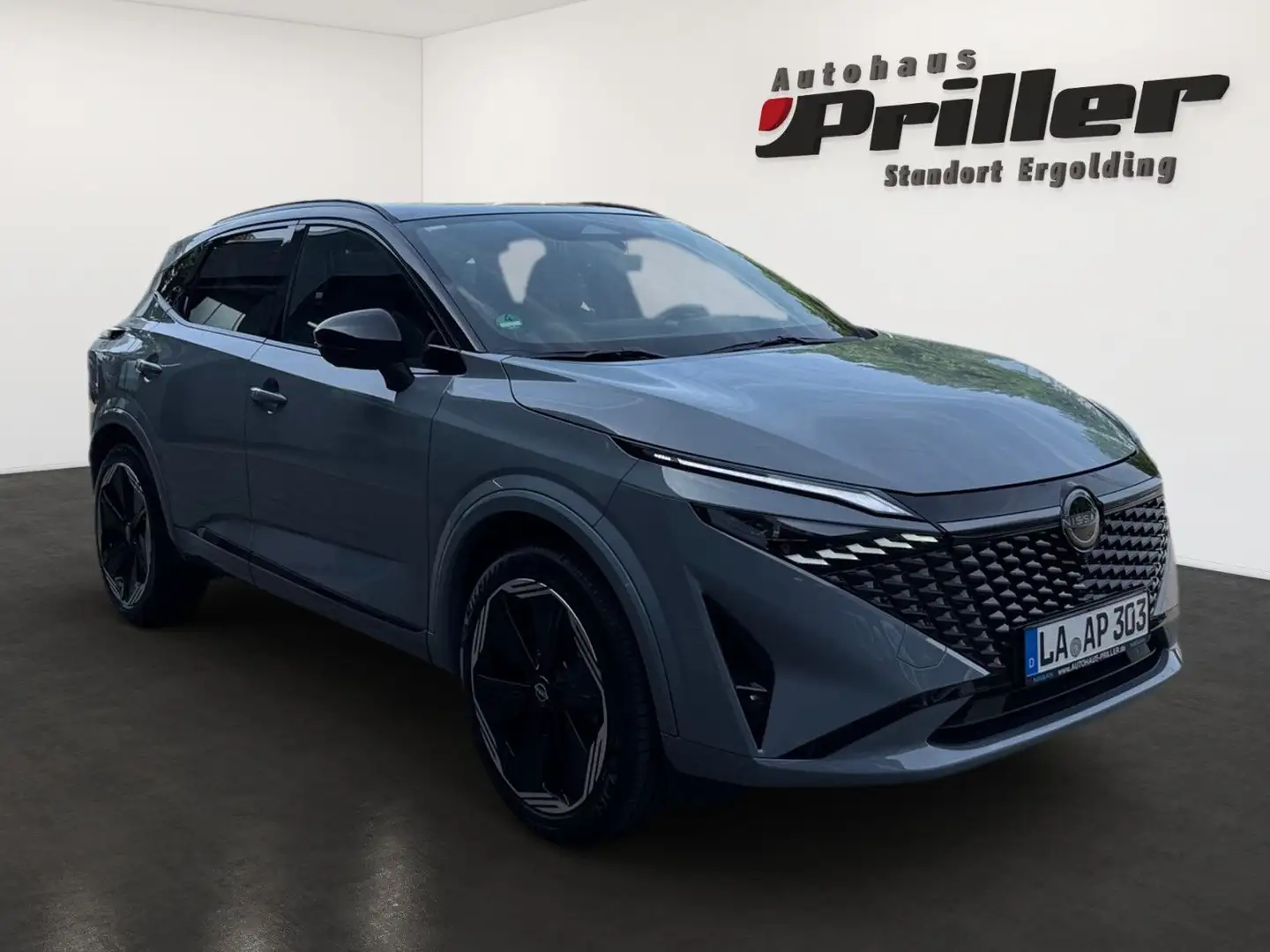 Nissan Qashqai 1.3 DIG-T N-Design *LED/20"/BOSE/PANO* Grau - 2
