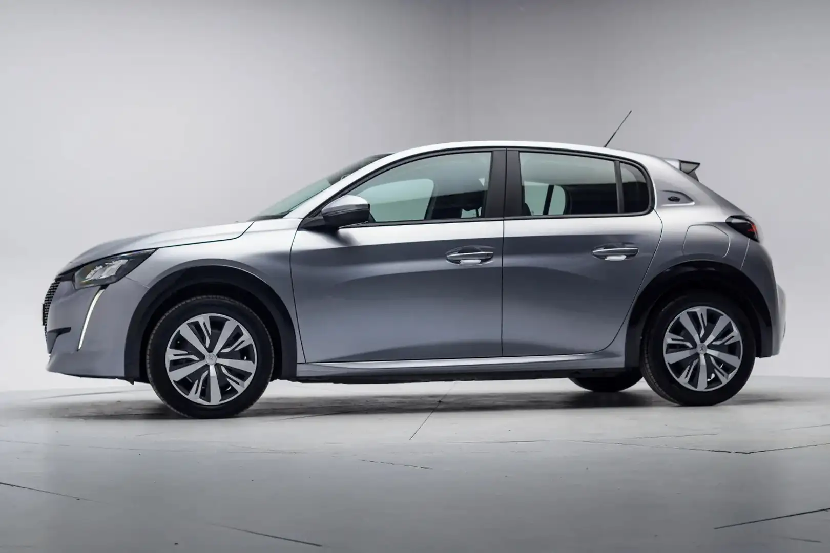 Peugeot e-208 EV Active 50kWh 3 fase [ Navi Apple/Android Climat Grijs - 2