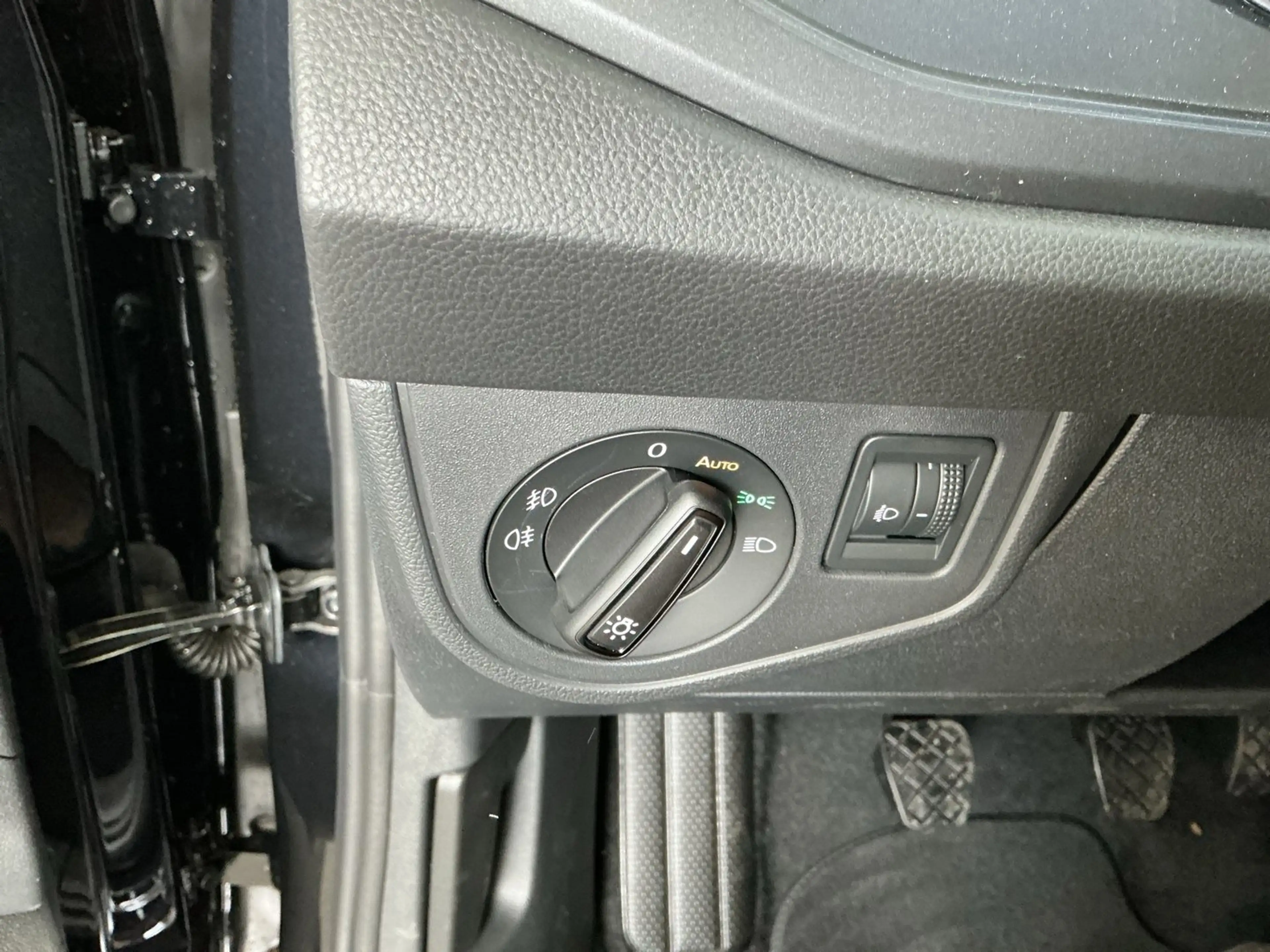 Volkswagen Taigo 4Me TSI — photo 15