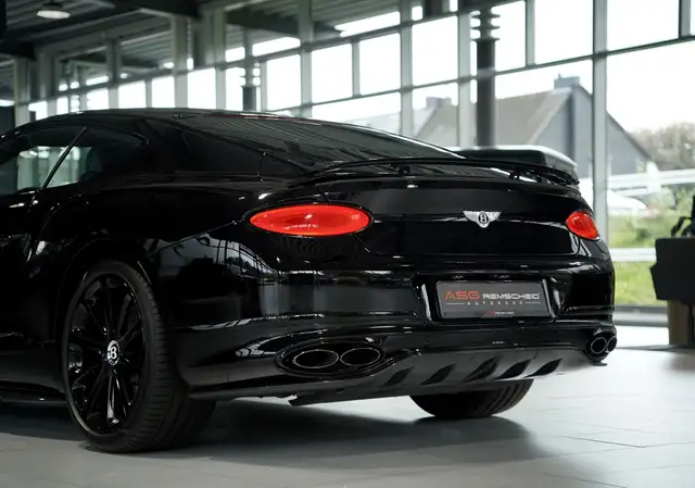 Bentley Continental GT view 15