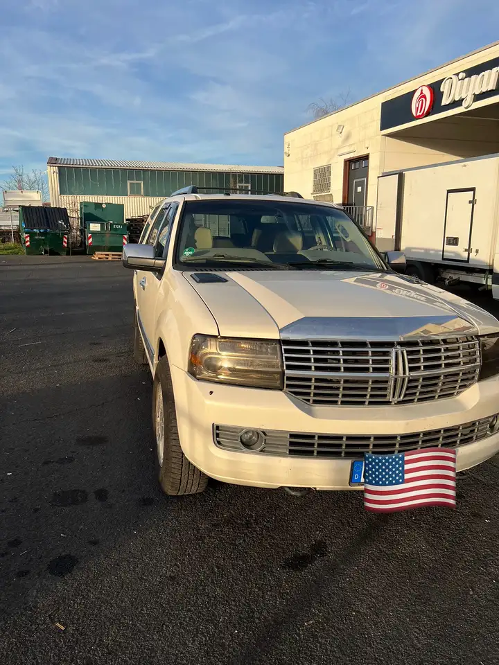 Lincoln Navigator