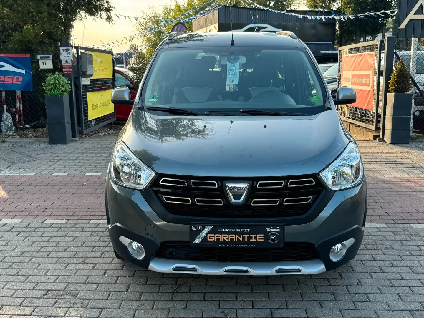 Dacia Lodgy Stepway 1.2TCe*7Sitzer*Navi*PDC*Klima*Temp Grau - 2