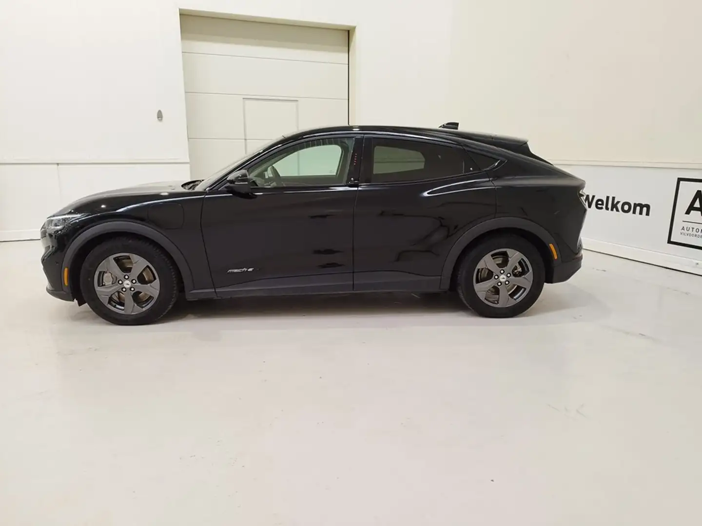 Ford Mustang Mach-E * MACH E  - RWD - Full OPTION * Zwart - 2