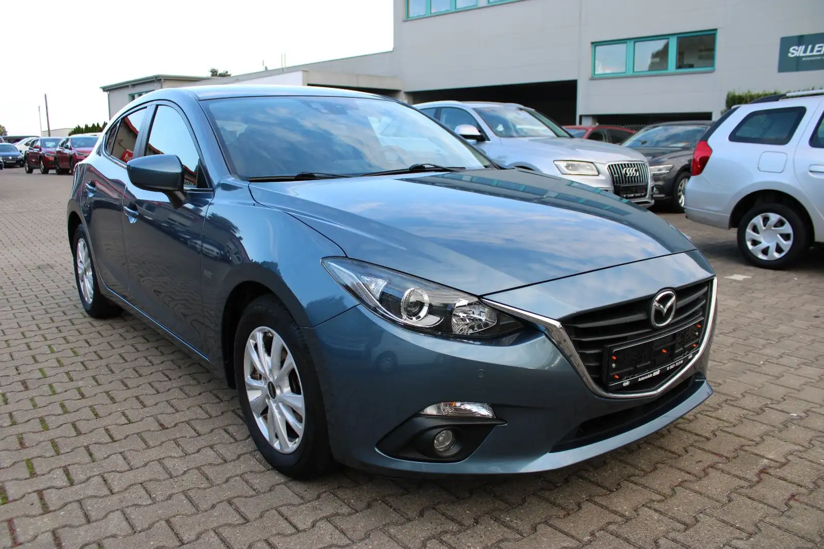 Mazda 3 2.0 SKYACTIV-G 120 Klimaautom. PDC,SHZ,Kamera Grau - 2