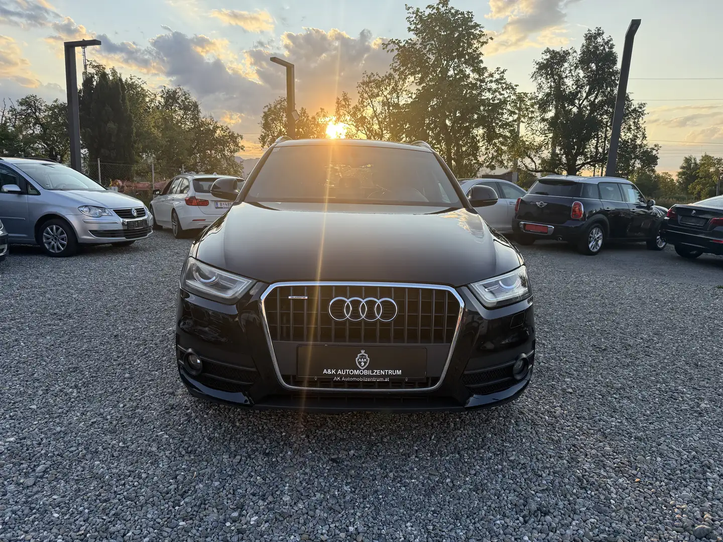 Audi Q3 2.0 TDI quattro Schwarz - 2