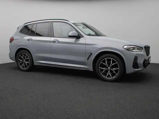 BMW X3 view 4