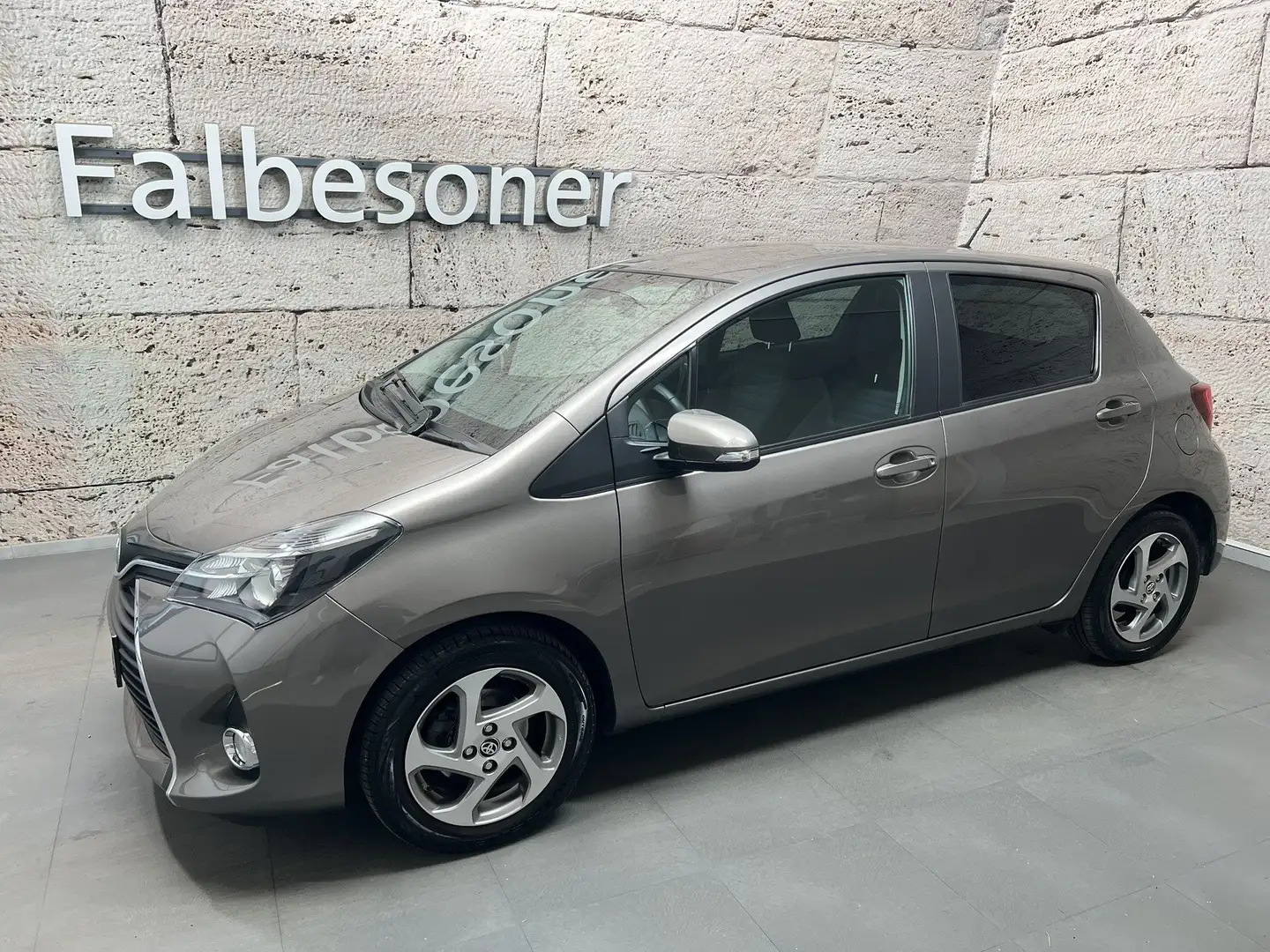 Toyota Yaris 1,0 VVT-i Edition 45 "Top Gelegenheit" Grau - 2