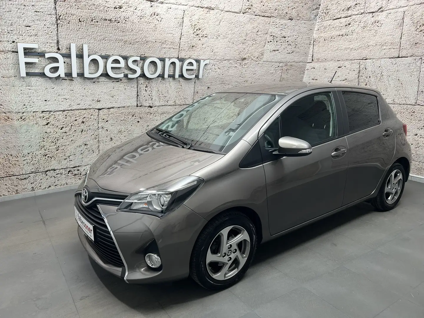 Toyota Yaris 1,0 VVT-i Edition 45 "Top Gelegenheit" Grau - 1