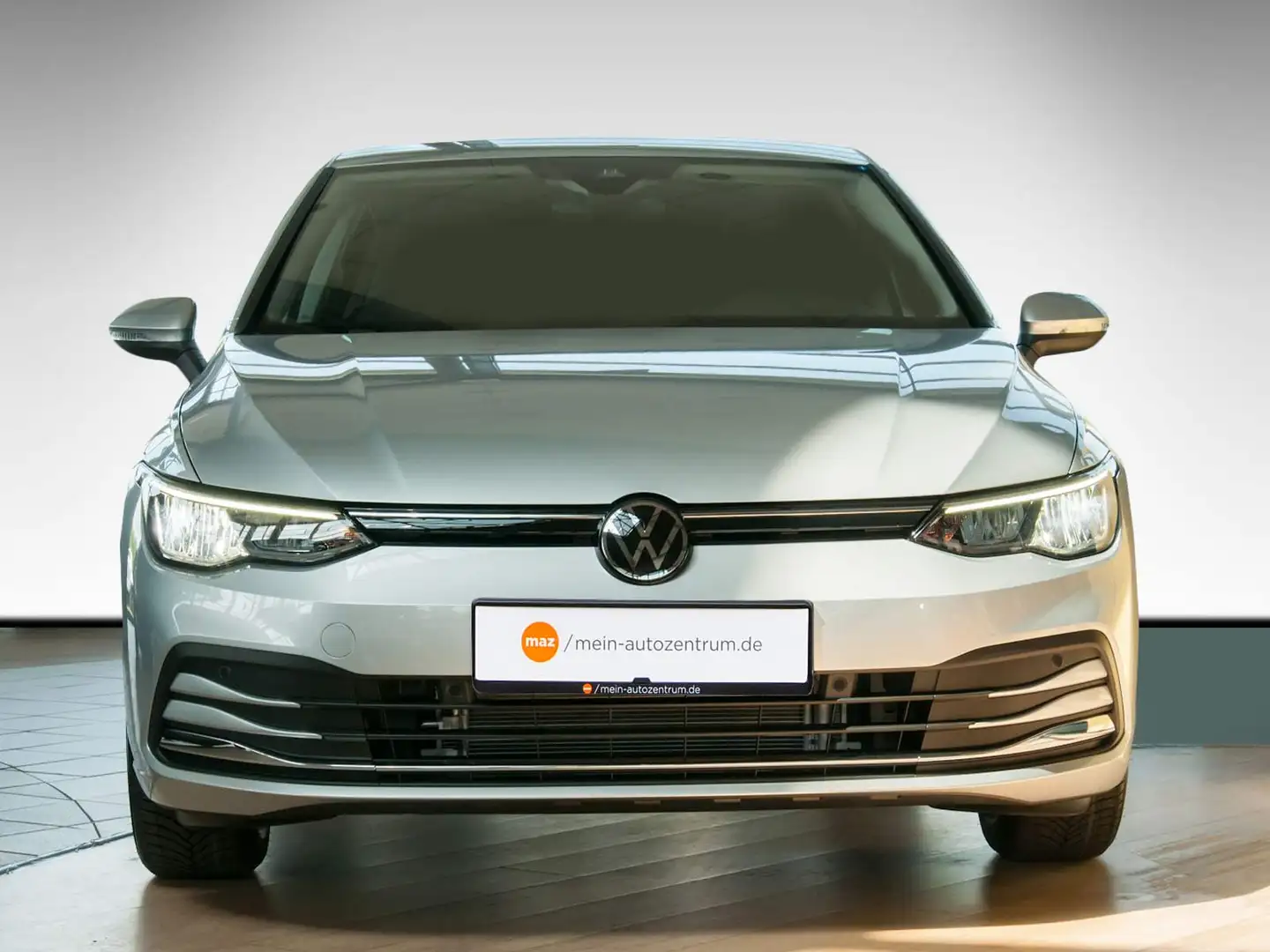Volkswagen Golf VIII 'Active' 1.0 l eTSI OPF 110 PS 7-Gang-DS Silber - 2