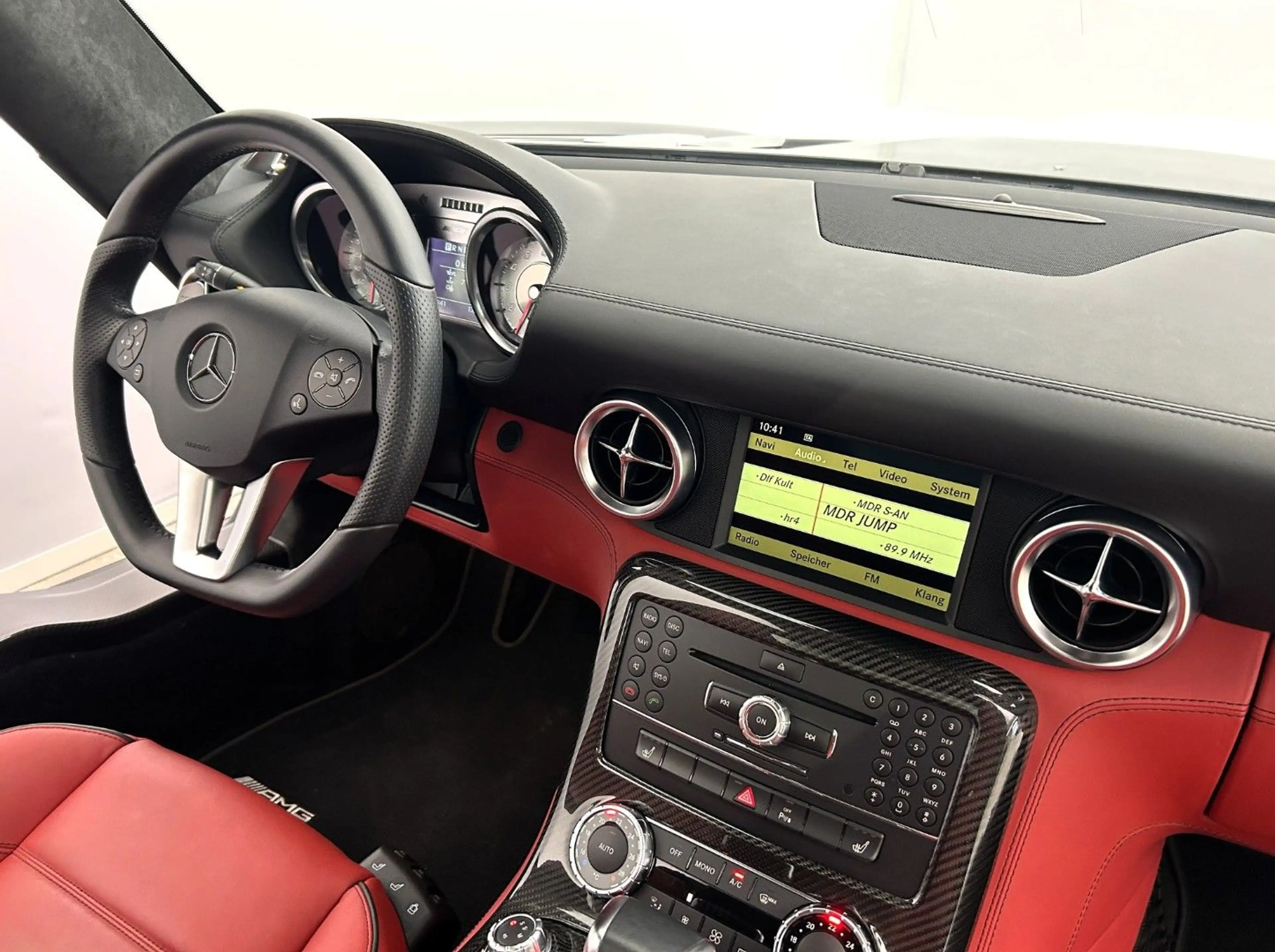 Mercedes-Benz SLS Coupe °Keramikbremse & Carbonpaket° — photo 10