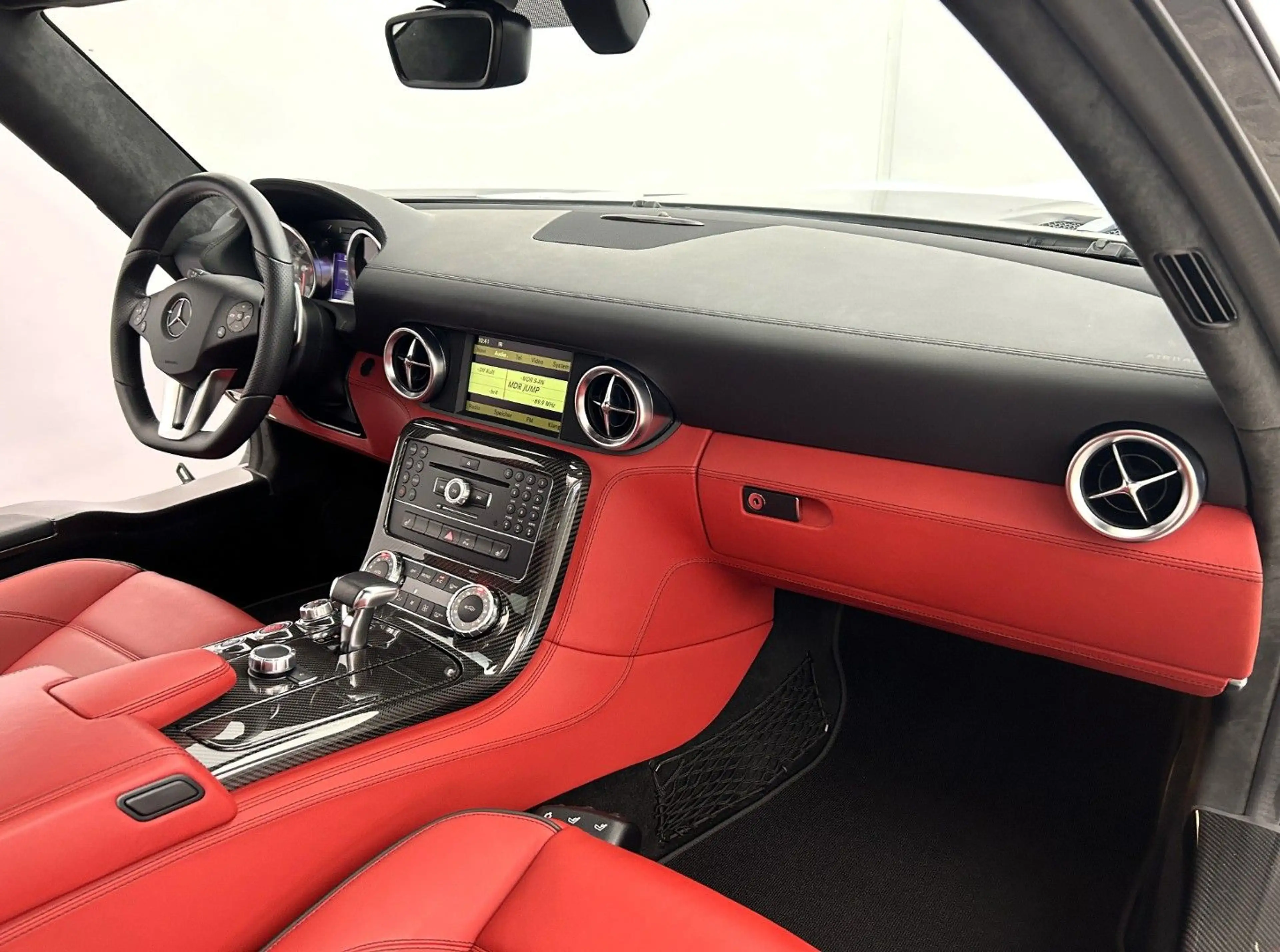 Mercedes-Benz SLS Coupe °Keramikbremse & Carbonpaket° — photo 11