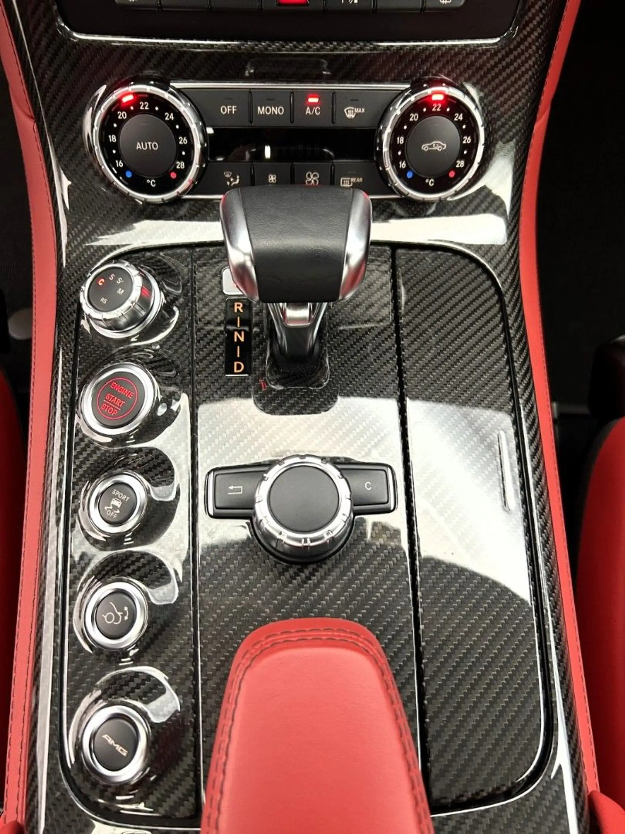 Mercedes-Benz SLS Coupe °Keramikbremse & Carbonpaket° — photo 13