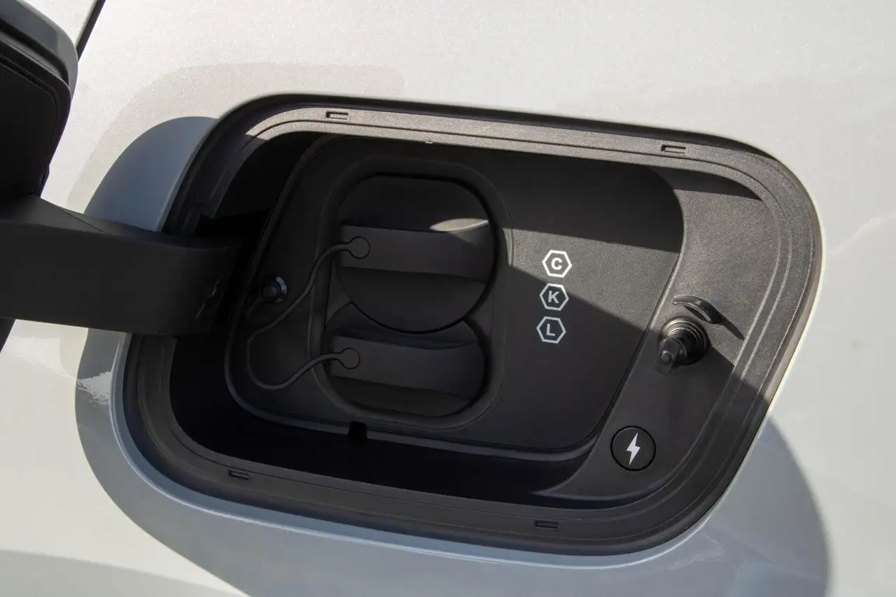 Volvo EX30 Single Motor Extended Range Plus 69 kWh Harman Cam, миниатюра 13