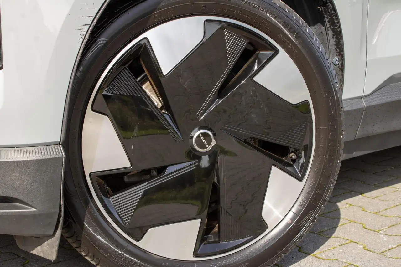 Volvo EX30 Single Motor Extended Range Plus 69 kWh Harman Cam, миниатюра 10