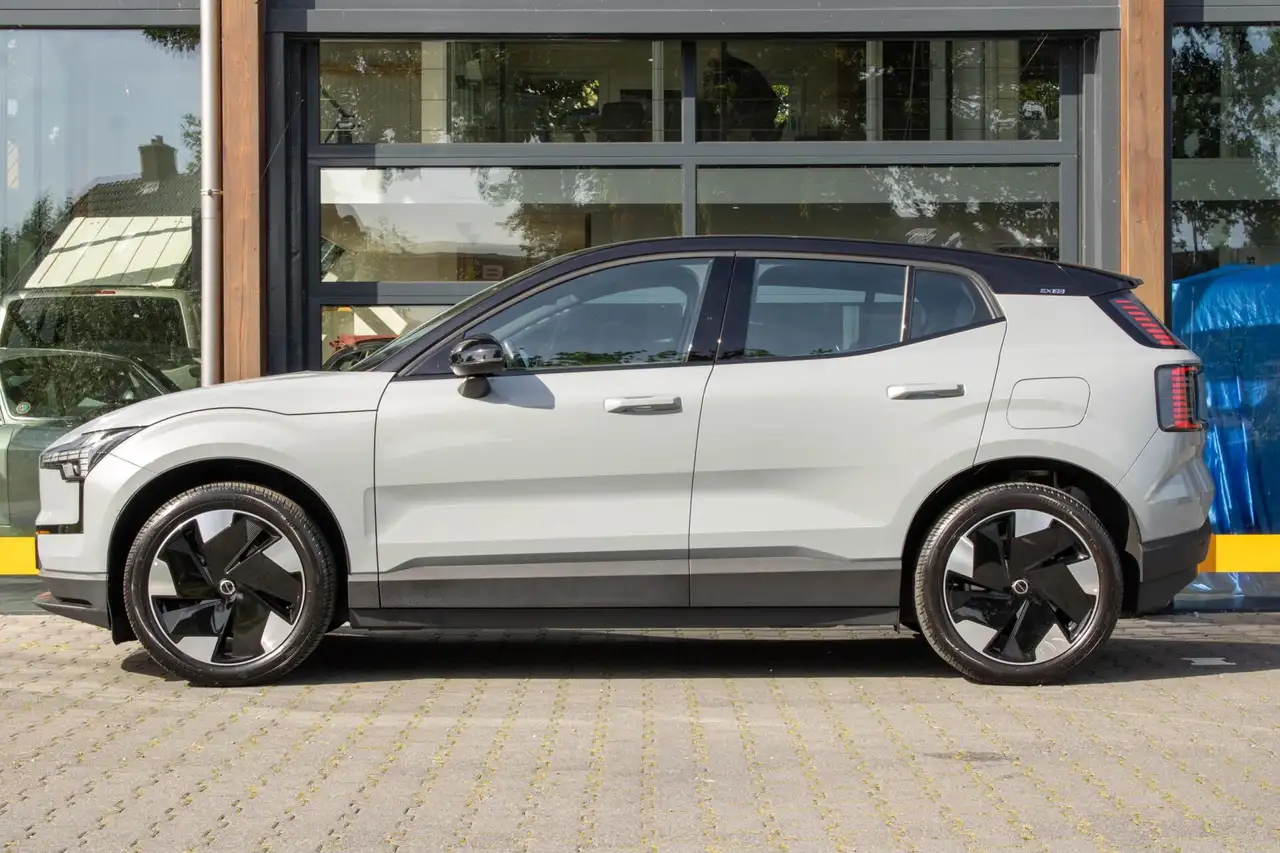Volvo EX30 Single Motor Extended Range Plus 69 kWh Harman Cam, миниатюра 7