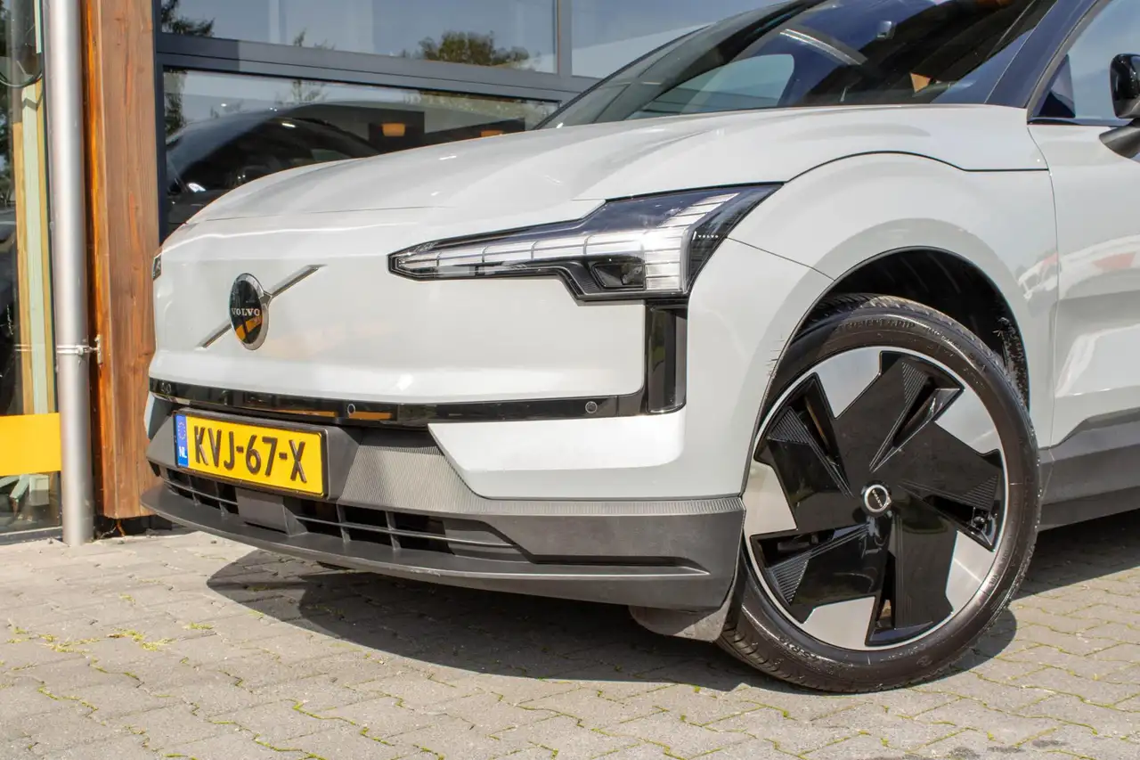 Volvo EX30 Single Motor Extended Range Plus 69 kWh Harman Cam, миниатюра 9