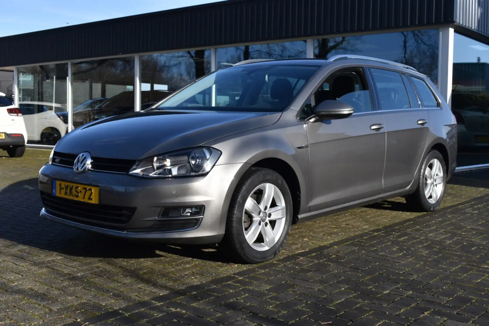 Volkswagen Golf Variant 1.2 TSI Business Edition NAVI CLIMA CAMERA PDC CRU Grau - 1