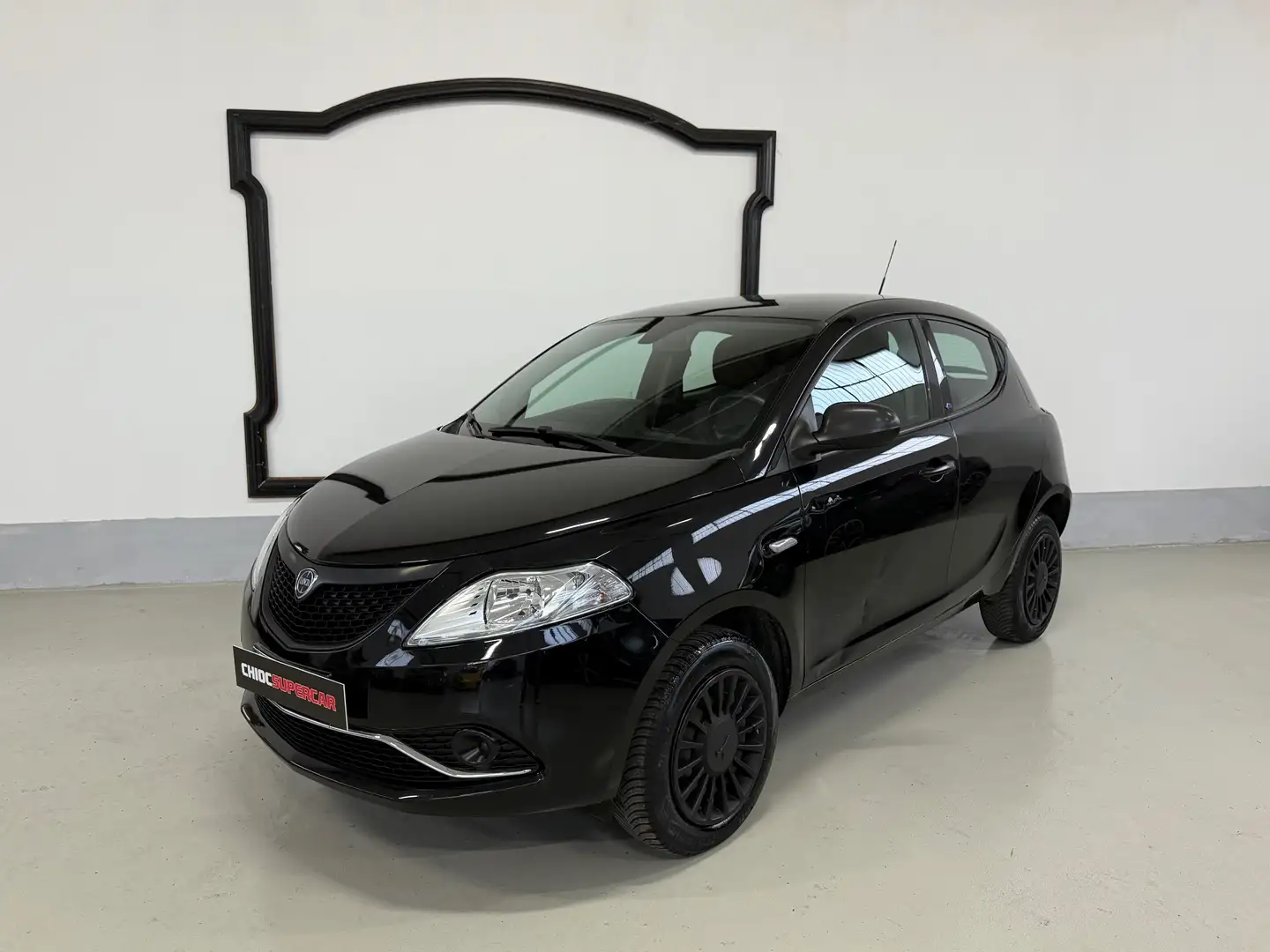 Lancia Ypsilon Ypsilon 0.9 t.air Gold ecochic metano 70cv my19 Zwart - 1