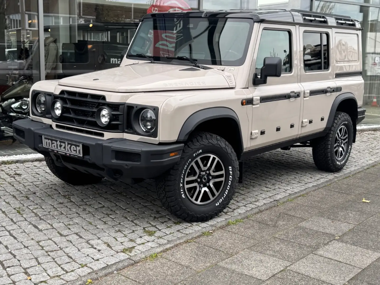 Ineos Grenadier UW 3.0 Benzin 1924 Edition UPE 84.057 € Beige - 2