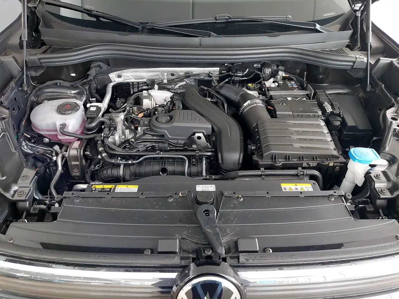 Volkswagen Tiguan ENERGY 1.5 eTSI NAVI+AHK+SITZHZ+ACC+PDC Klima 11