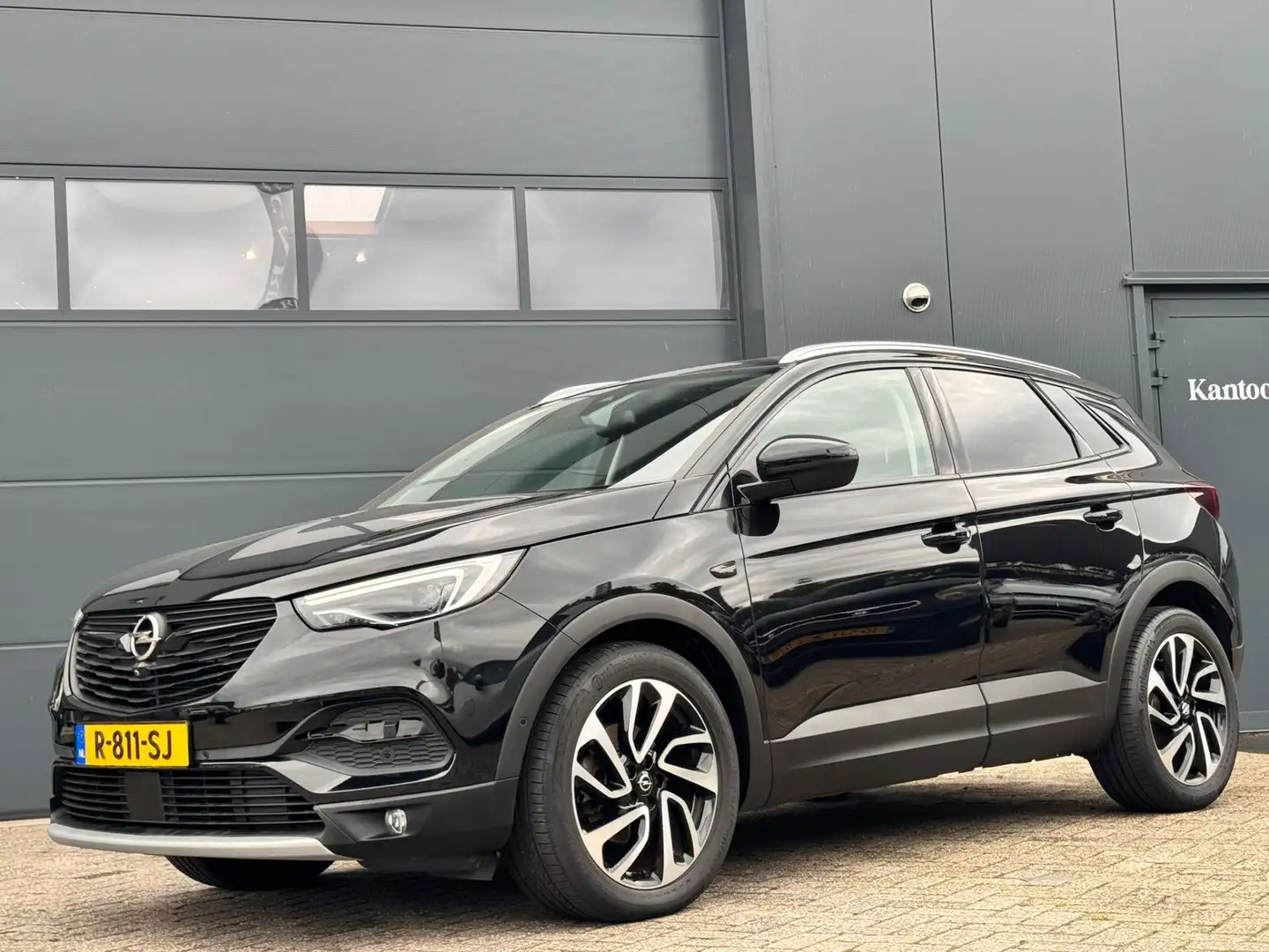 Opel Grandland X 1.2 Turbo Innovation Zwart - 1
