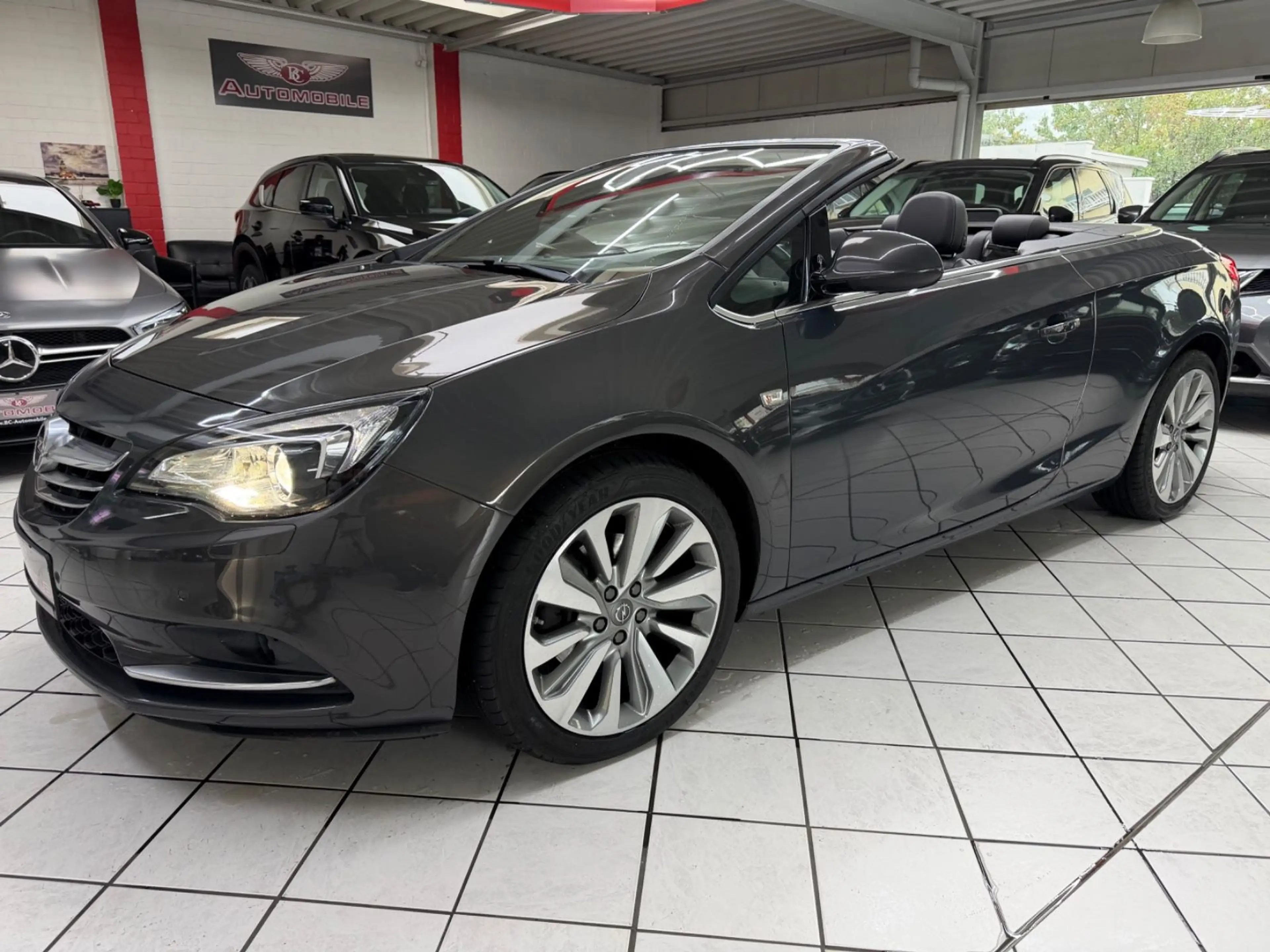 Opel Cascada Innovation 1.6 TURBO XENON KAMERA NAVI