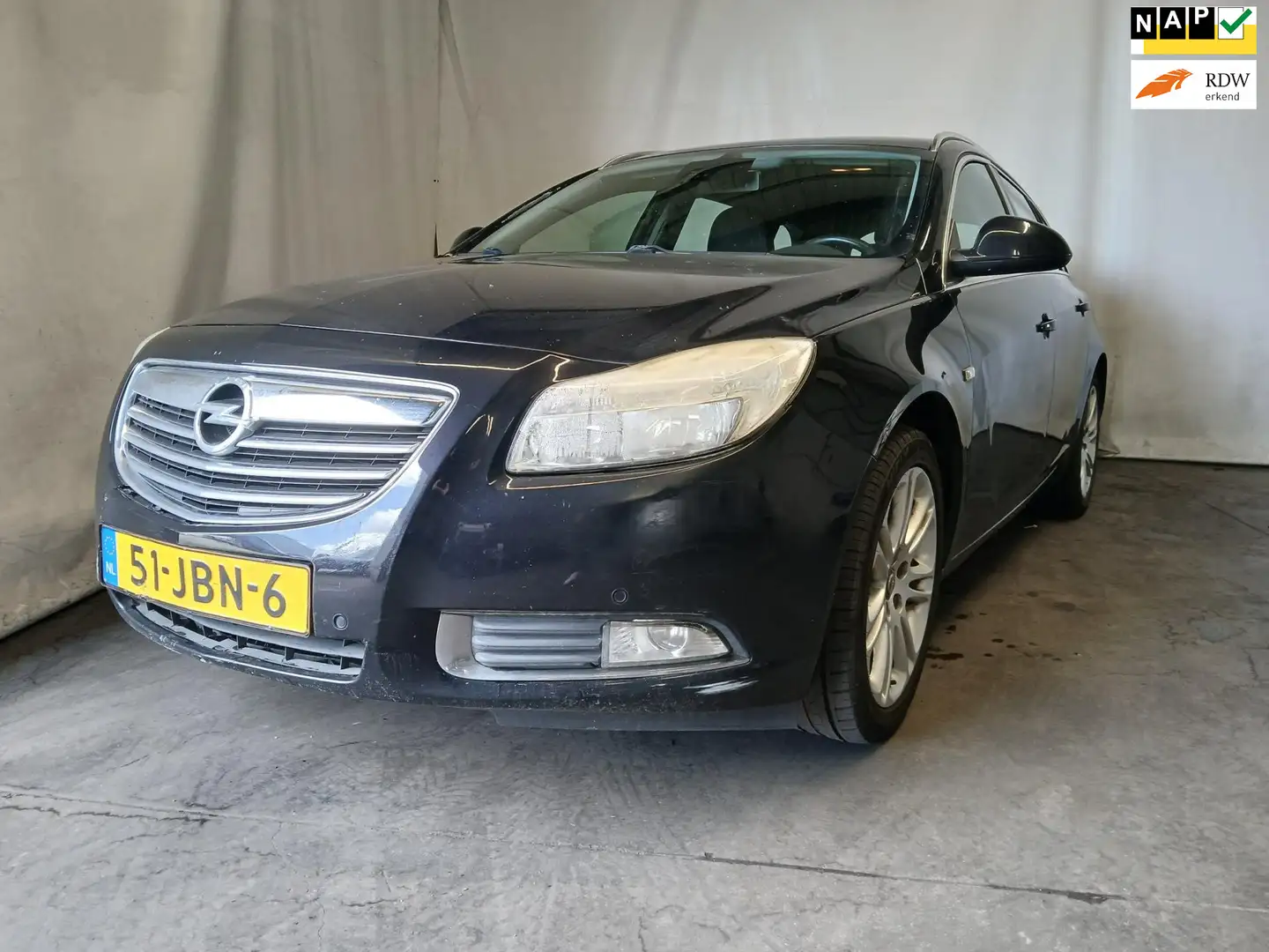 Opel Insignia Sports Tourer 1.6 T Business - Leder - Clima - Cru Zwart - 1