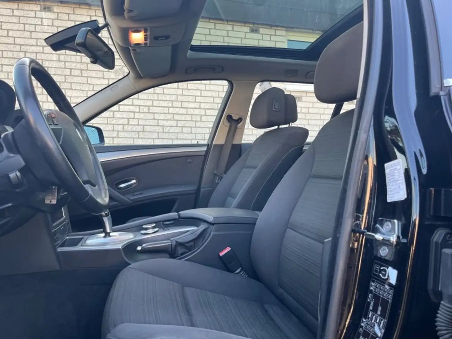 BMW 520 520d Attiva Nero - 2