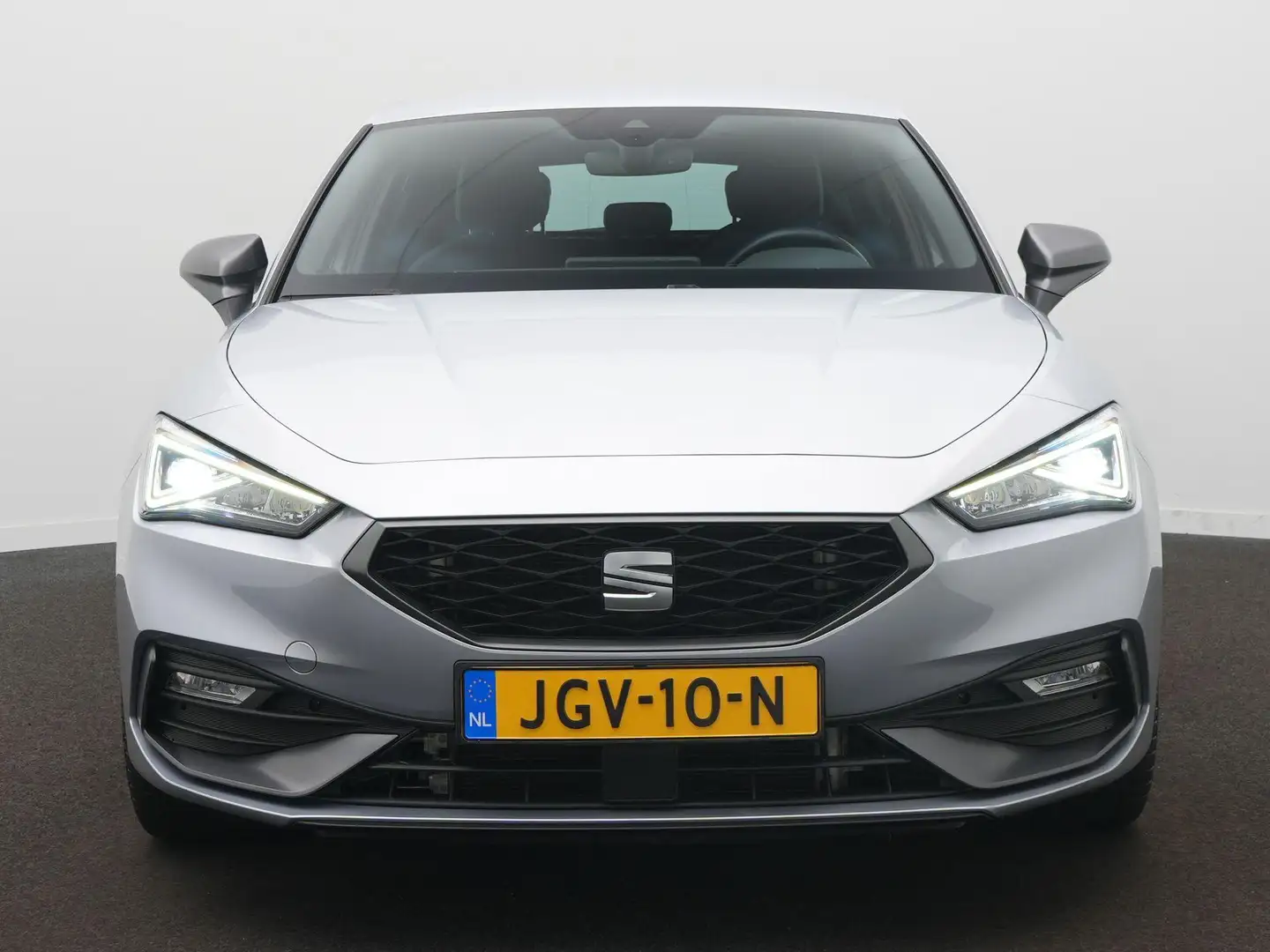 SEAT Leon 1.0 eTSI FR Business Intense DSG / Virtual / Camer Grijs - 2