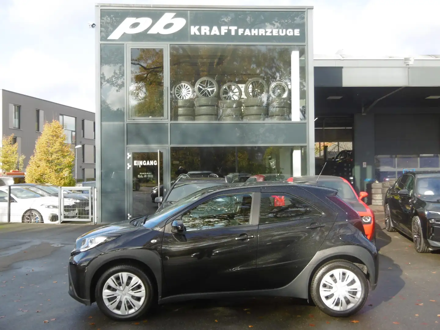 Toyota Aygo X Excl. Edition Sitzhzg. Kamera Allwetter CarPlay Schwarz - 1