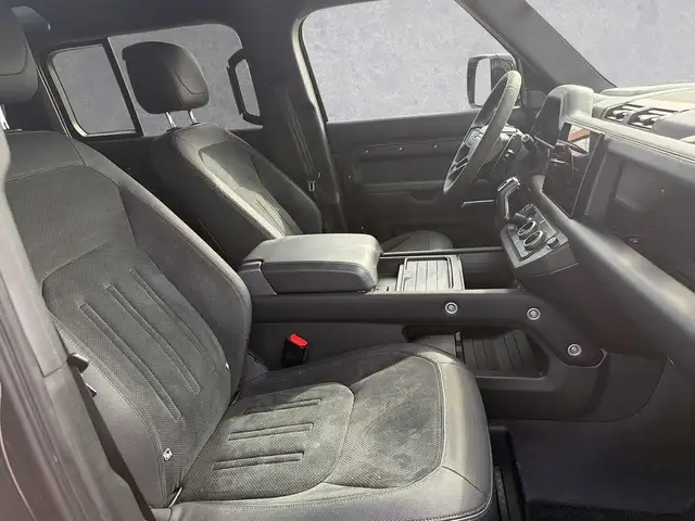 Land Rover Defender view 6
