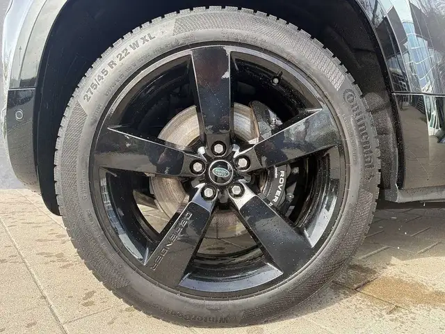 Land Rover Defender view 3