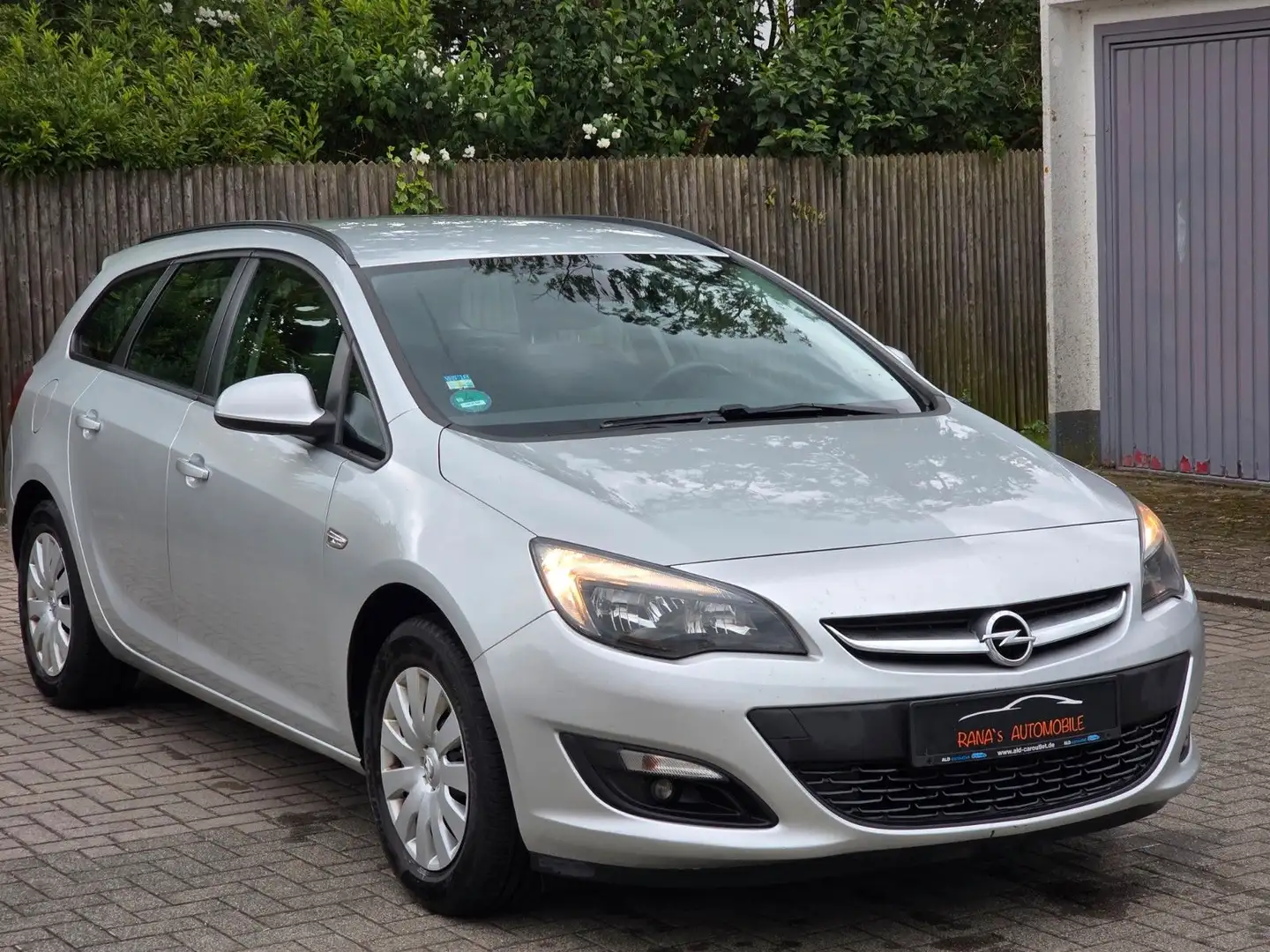 Opel Astra J Sports Tourer Selection(Navi Anhä Tempo) Silber - 2