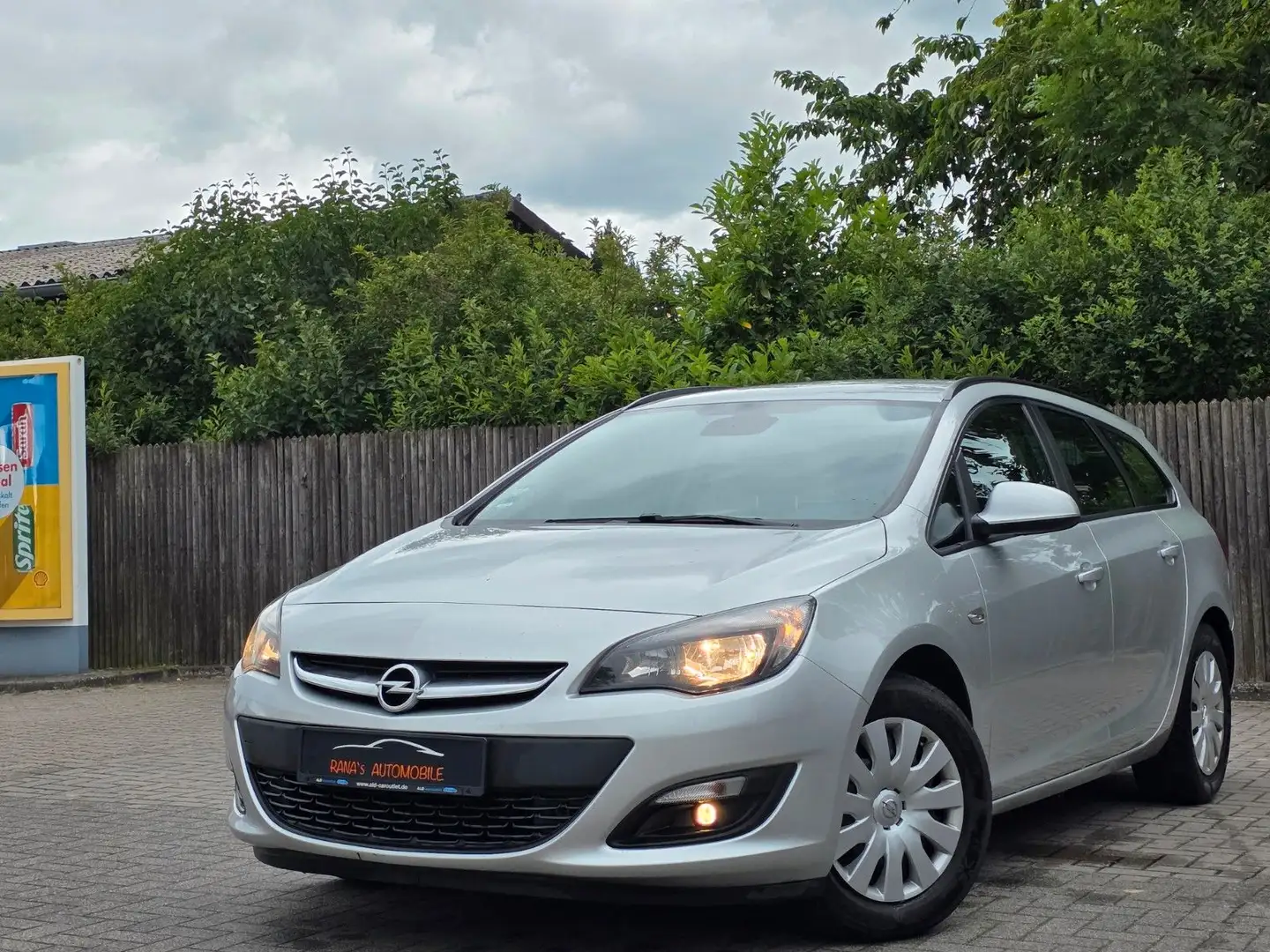 Opel Astra J Sports Tourer Selection(Navi Anhä Tempo) Silber - 1