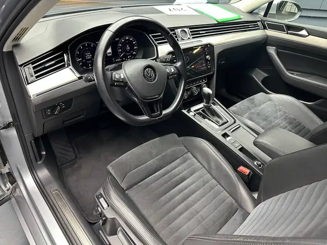 Volkswagen Passat view 16